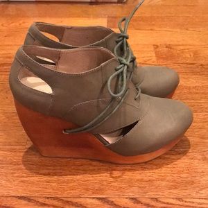 Fiel Bainbridge heels
